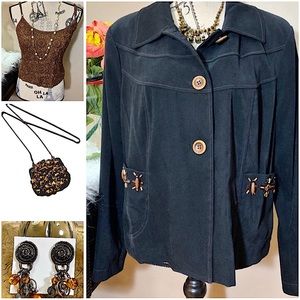 Woman’s Small vintage Modern styled Bundle with accessories.